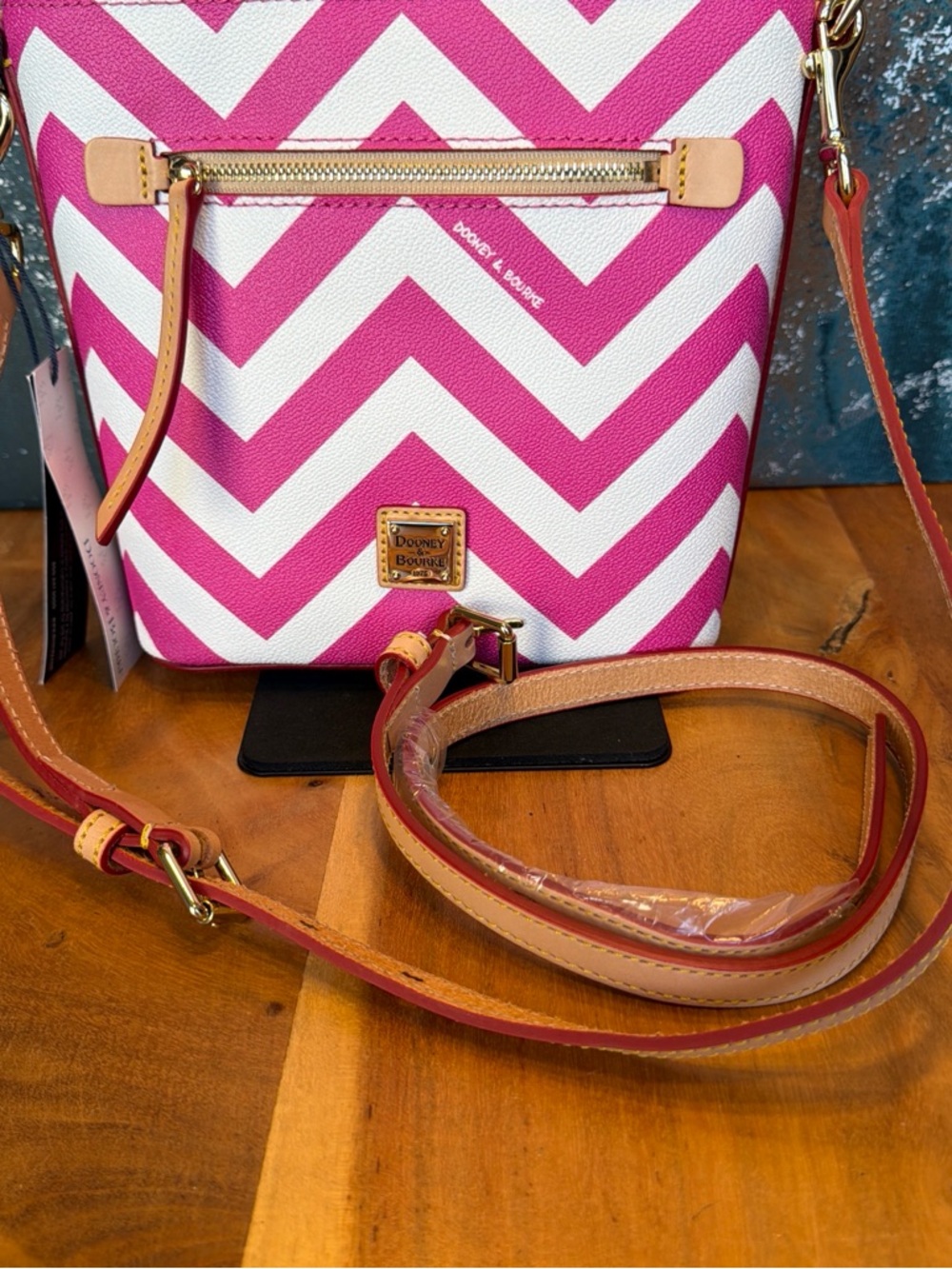 Dooney & Bourke Barbiecore Pink/White Chevron Crossbody NWT - Picture 11 of 15